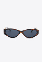 Load image into Gallery viewer, Chain Detail Temple Cat Eye Sunglasses
